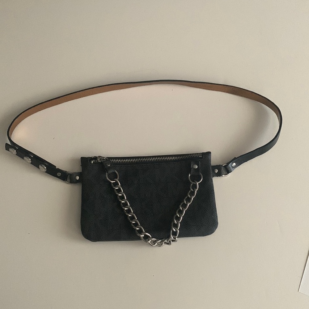Michael Kors MK Signature Fanny Pack purse